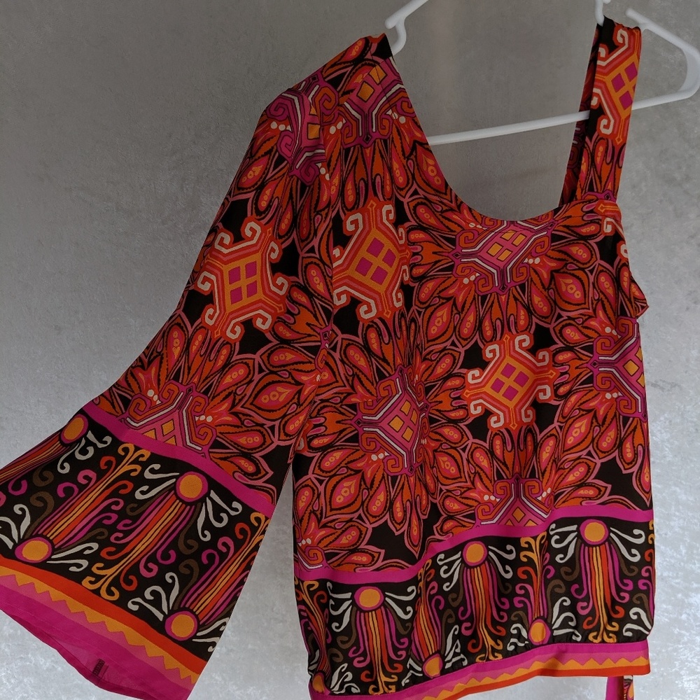 NWT Chico’s 1 One Shoulder Zanzibar Geometric Top